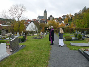 Segnung der Gräber auf dem Friedhof in Naumburg (Foto: Karl-Franz Thiede)